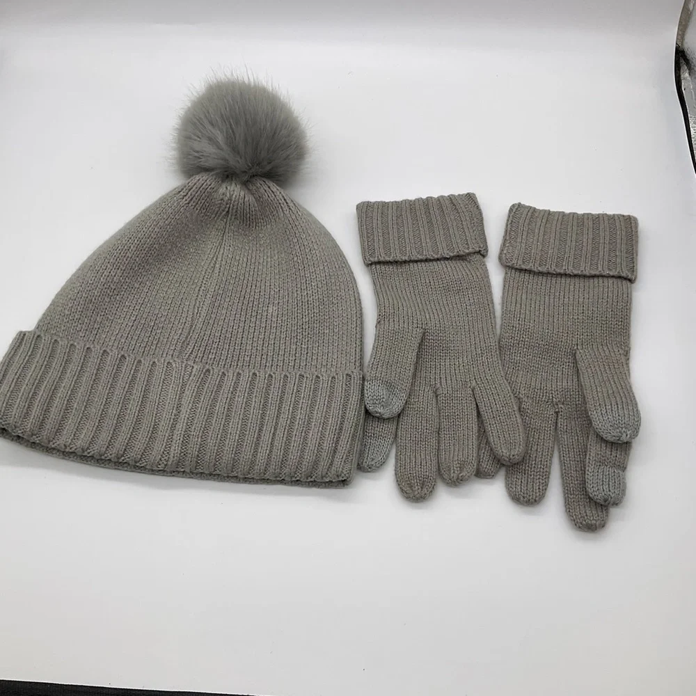 NWOT VICTORIAS SECRET GREY BLINGY‎ POM POM BEANIE AND MATCHING BLINGY GLOVES